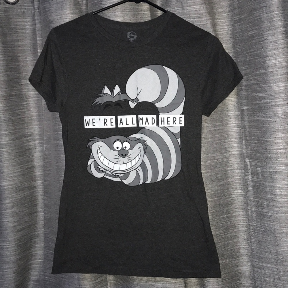 WOMANS GRAPHIC TEE